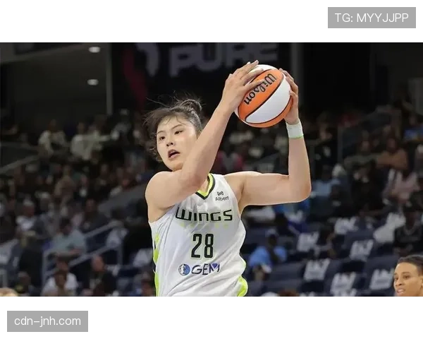 李月汝家里到底是怎么住的？钢筋水泥还是秘密泳池啊！